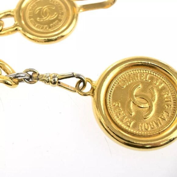 AUTHENTICITY GUARANTEED CHANEL CC Logo Medallion Charm Chain Belt Gold - Picture 6 of 7